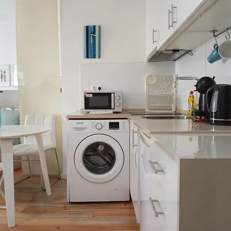 Turquoise - Tram 28 Starting Location * Lisbona