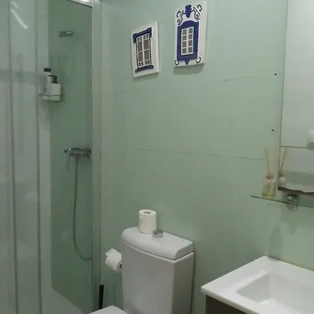 Turquoise - Tram 28 Starting Location דירה ליסבון