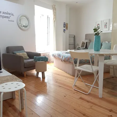 Turquoise - Tram 28 Starting Location Apartman *