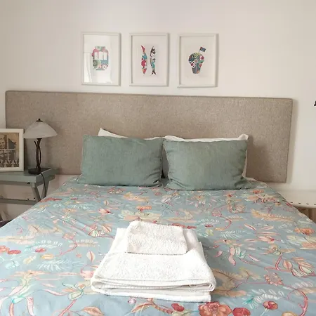 Turquoise - Tram 28 Starting Location Apartman